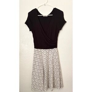 Gilli Black White Geometric Short Sleeve Fit & Flare Wrap Dress‎ Preppy Classy S